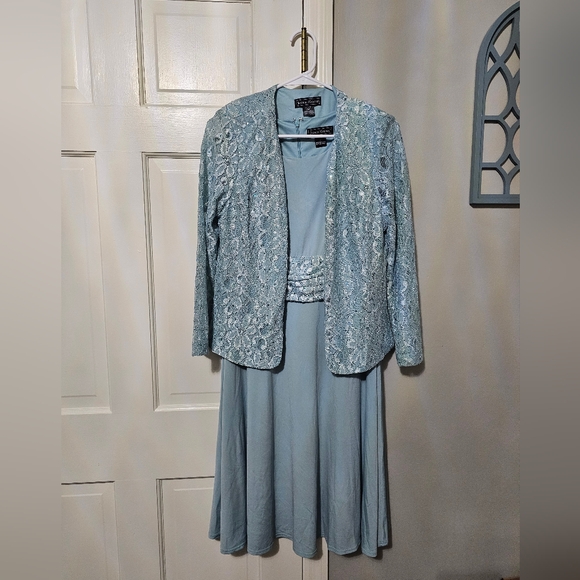 Jessica Howard Dresses & Skirts - Jessica Howard Blue Lace Maxi Dress